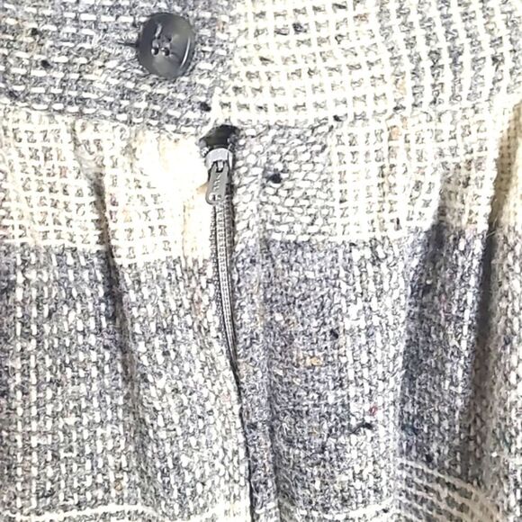 Gray & Beige Plaid Wool Skirt, Size 16 - Picture 5 of 6